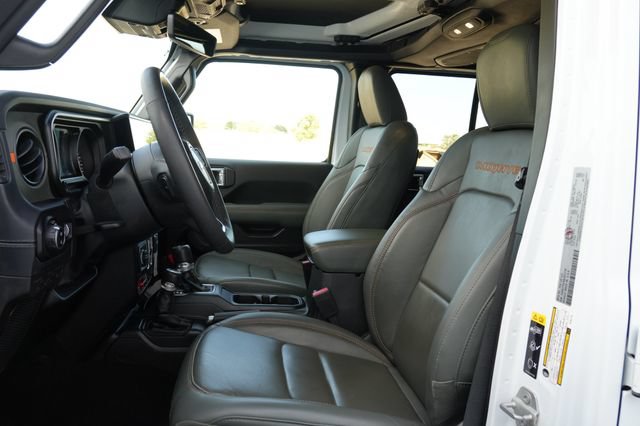 Used 2025 Jeep Gladiator Mojave AWD/4WD image 11