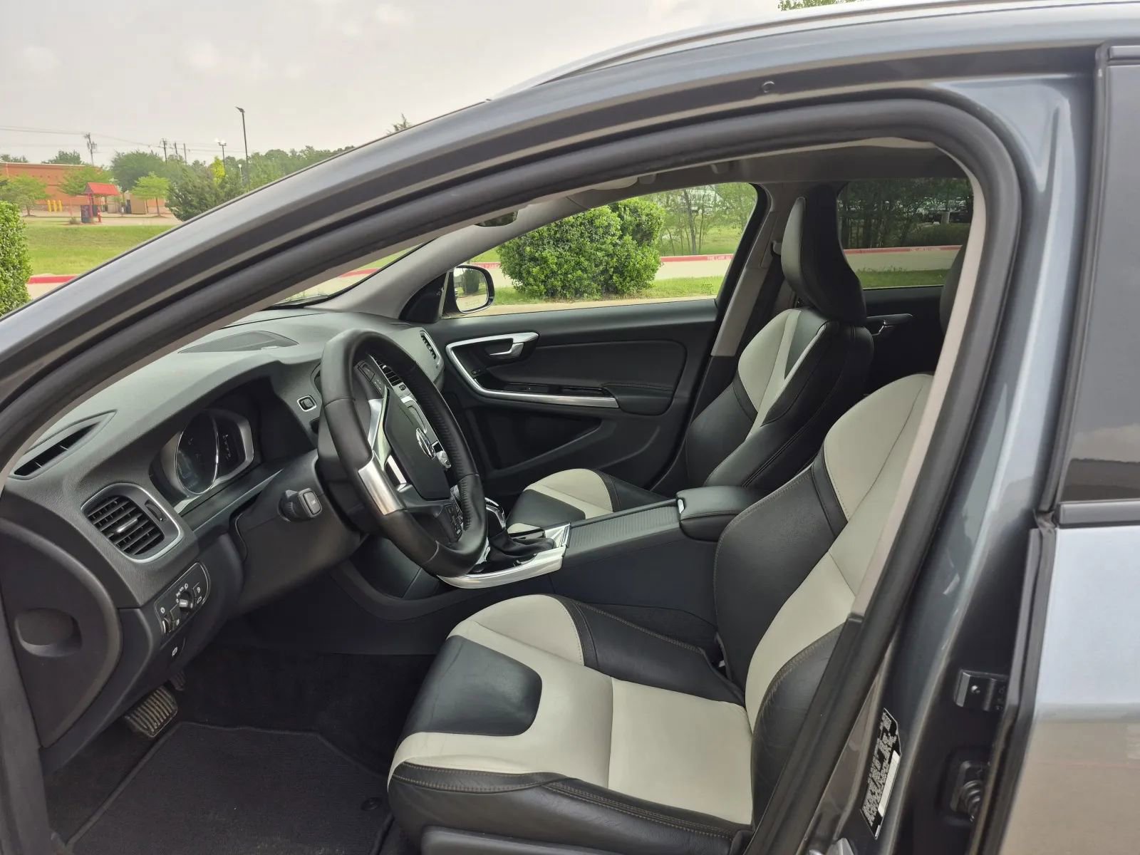 Used 2016 Volvo V60 T5 Cross Country Platinum AWD/4WD image 13