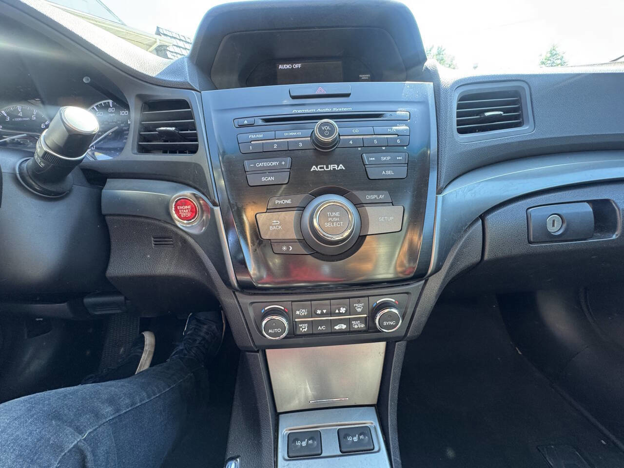 Used 2014 Acura ILX 2.0L w/Premium 4dr Sedan Packa image 18