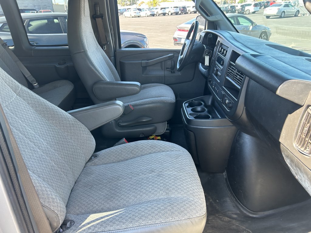 Used 2019 Chevrolet Express 2500 LS w/ Driver Convenience Package RWD image 29