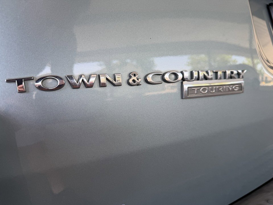 Used 2008 Chrysler Town & Country Touring FWD image 31