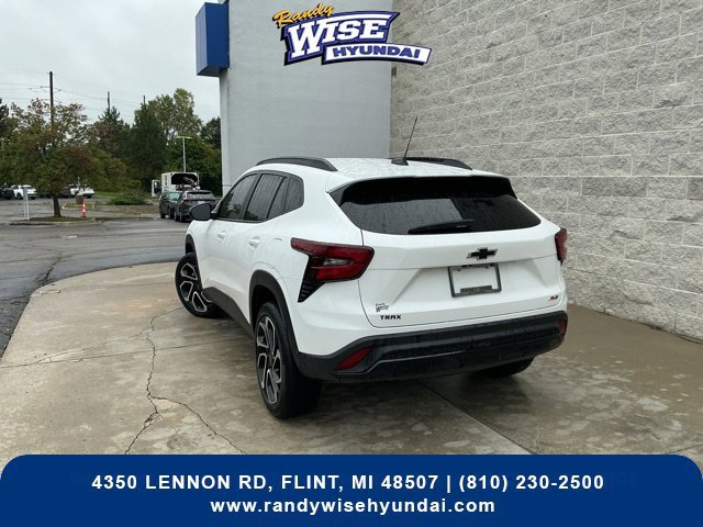 Used 2024 Chevrolet Trax RS FWD image 11