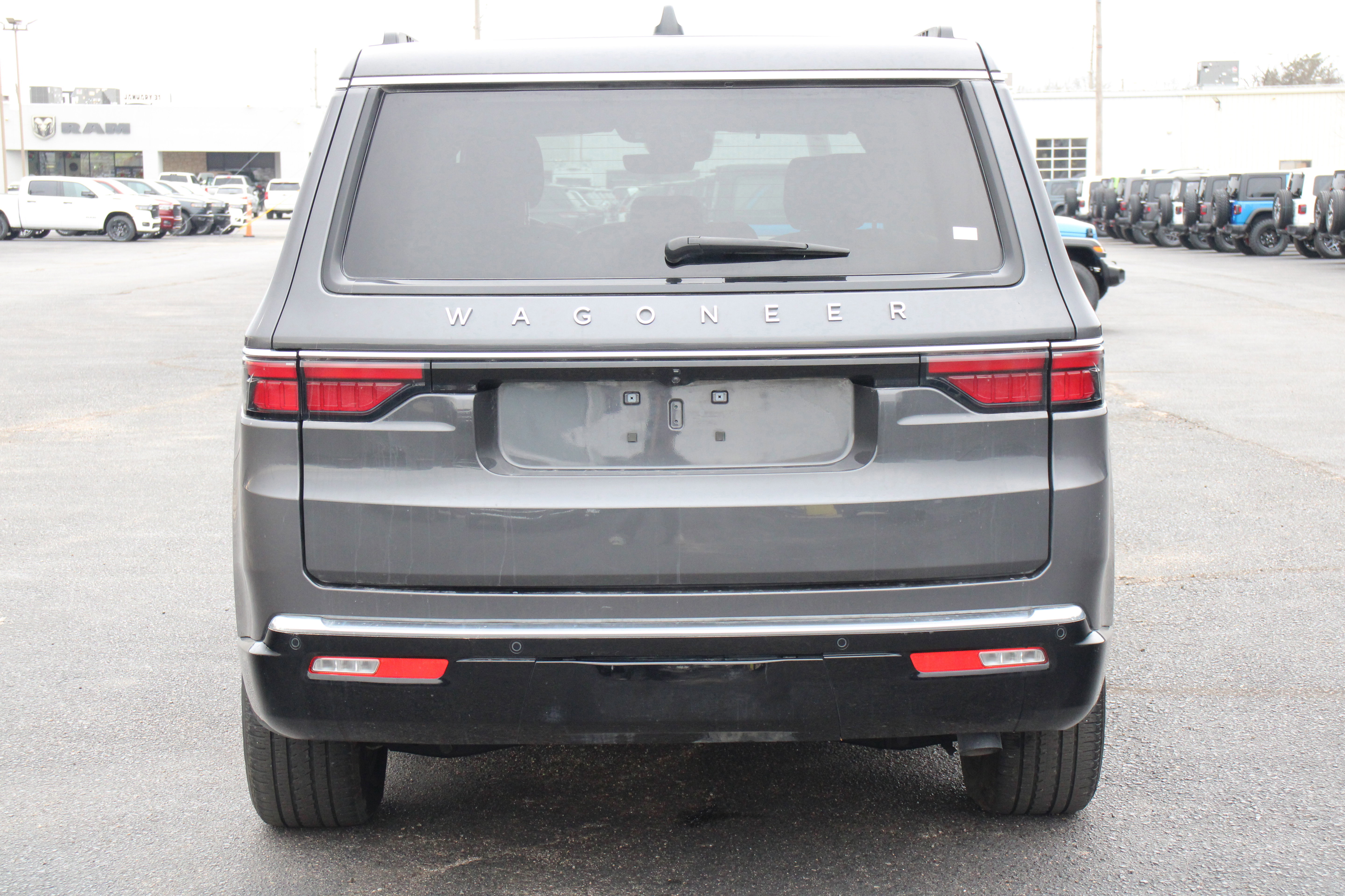 Used 2024 Jeep Wagoneer 4WD w/ Premium Group I image 39