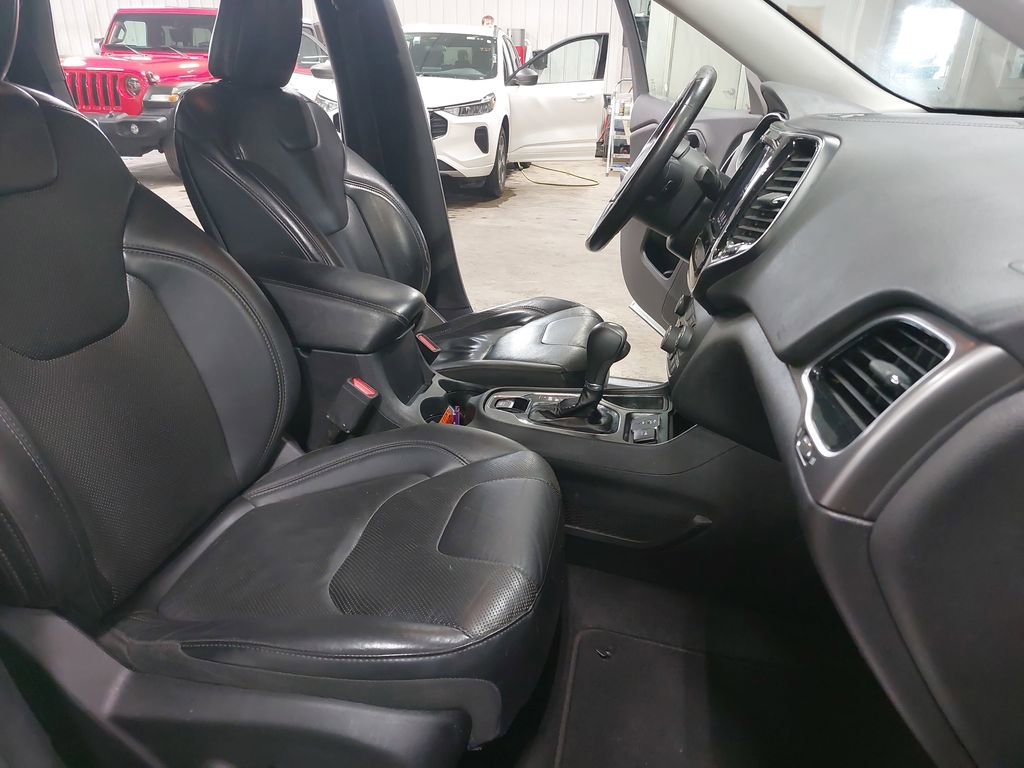 Used 2019 Jeep Cherokee Limited FWD image 9