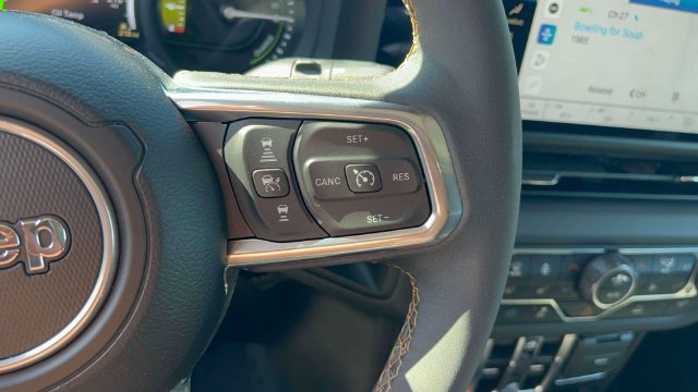 Used 2024 Jeep Wrangler Unlimited Sahara AWD/4WD image 21