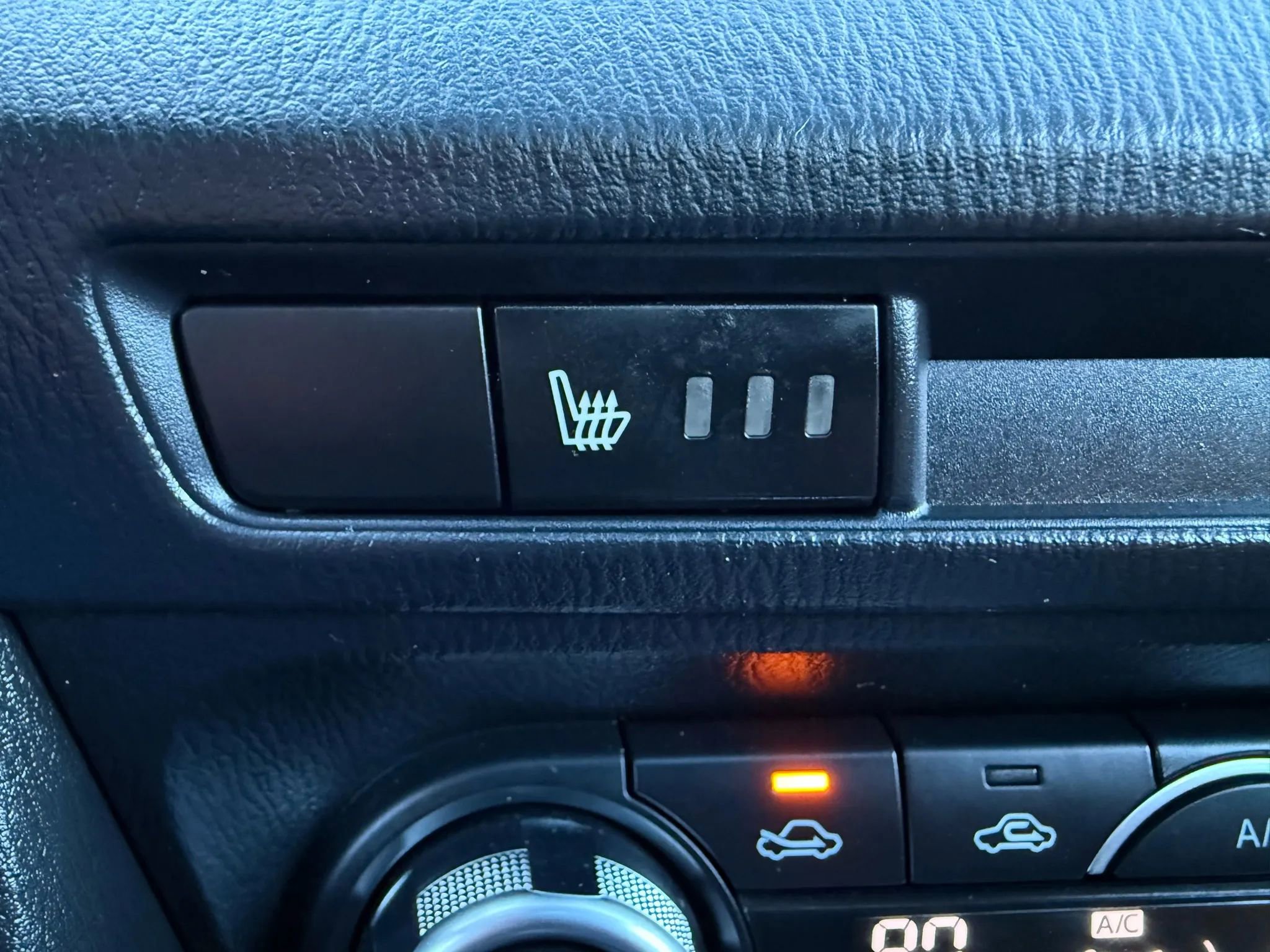 Used 2015 MAZDA MAZDA3 s Touring image 39