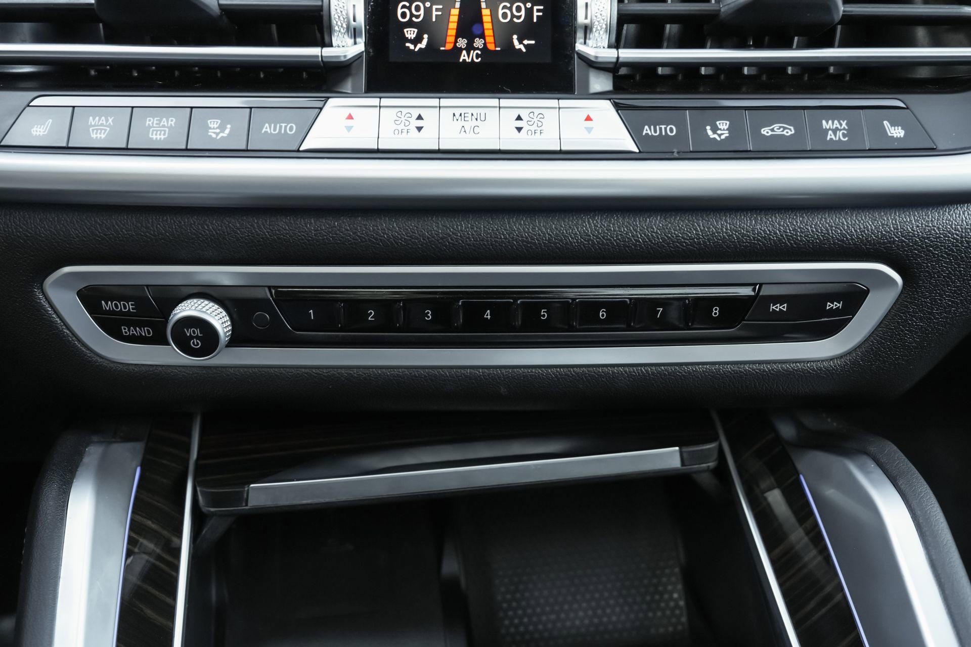 Used 2023 BMW X6 xDrive40i w/ Climate Comfort Package image 16