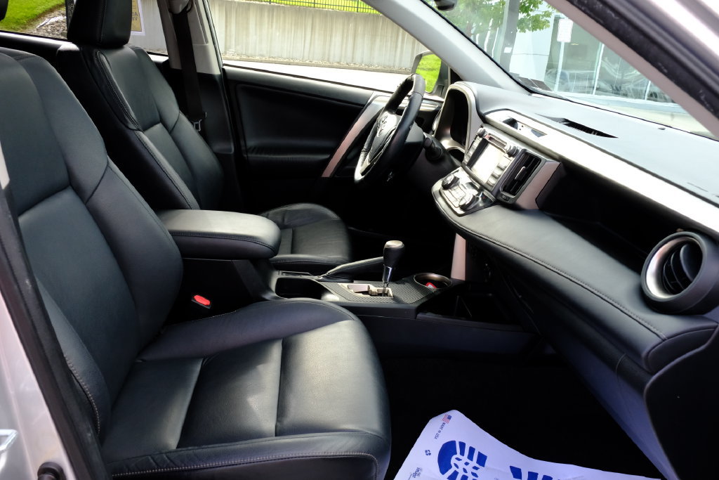 Used 2013 Toyota RAV4 Limited AWD/4WD image 31