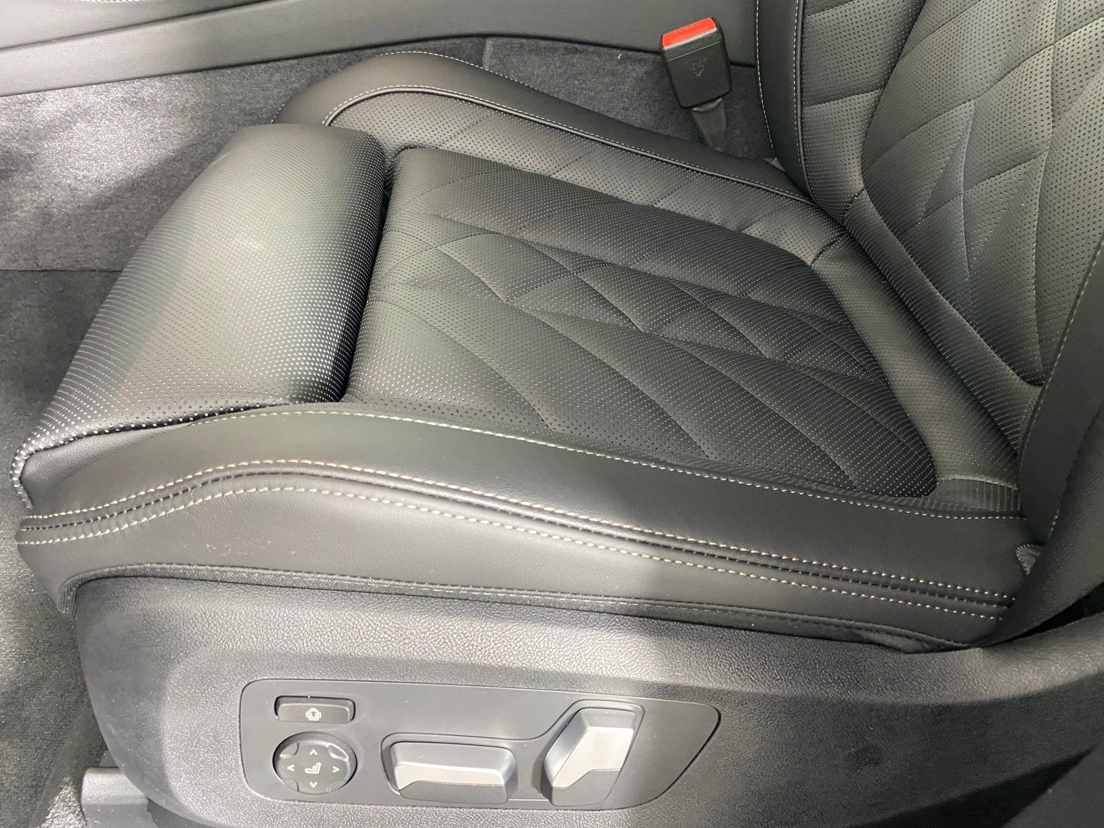 Used 2026 BMW X5 sDrive40i w/ Premium Package image 11