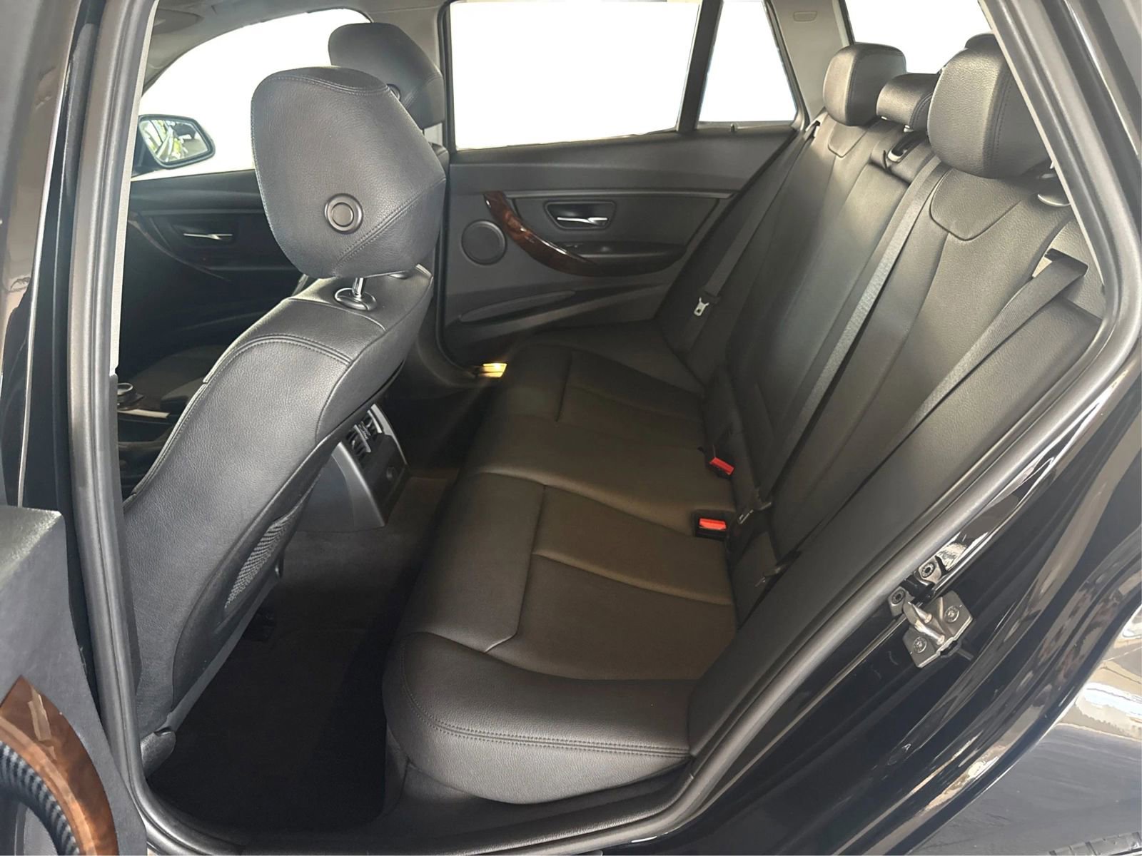Used 2014 BMW 328i xDrive Wagon image 10