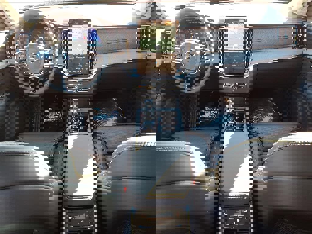 New 2026 Volvo XC90 T8 Ultra w/ Lounge Package image 7