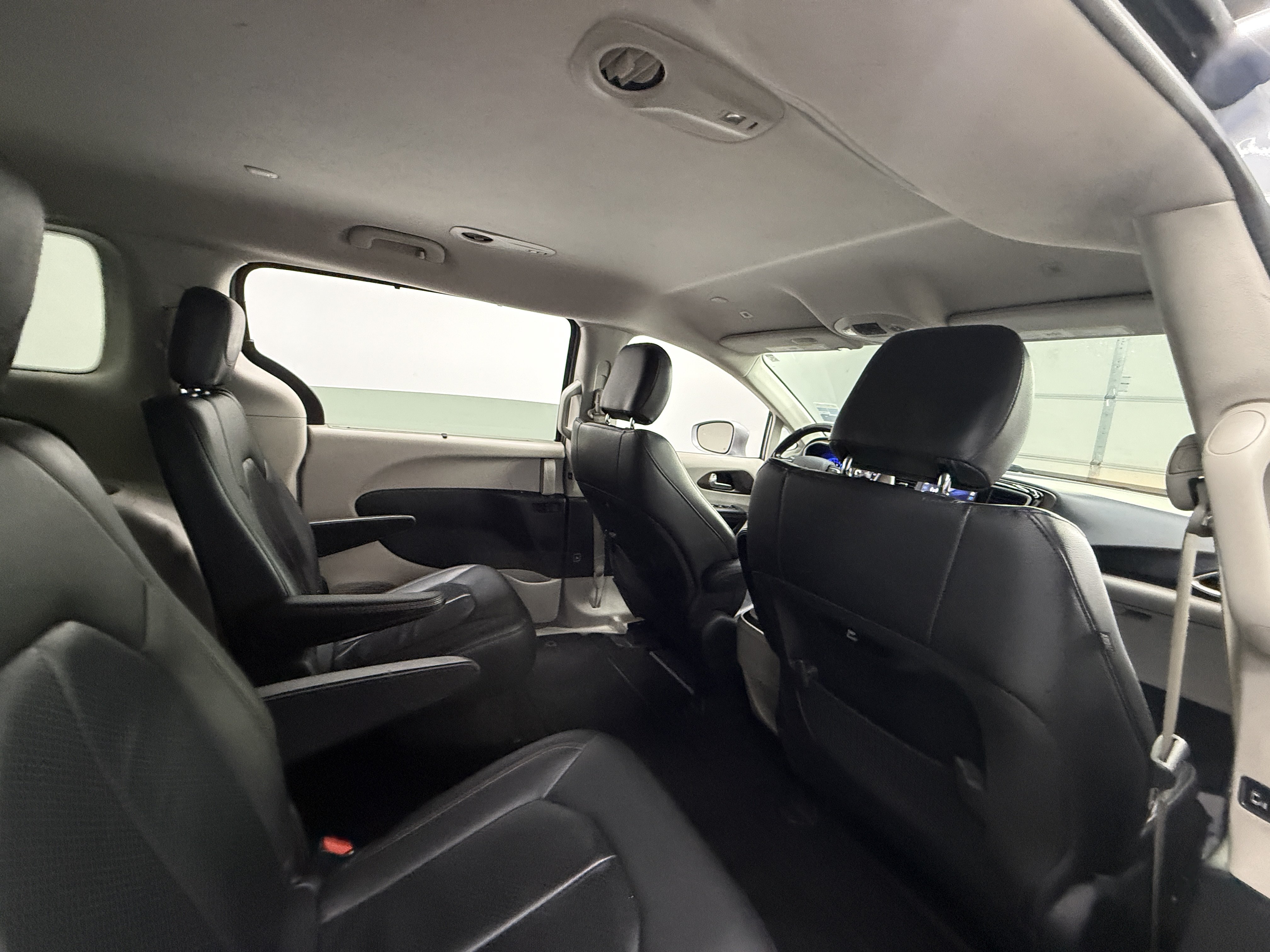 Used 2018 Chrysler Pacifica Touring-L w/ Advanced Safetytec Group FWD image 31