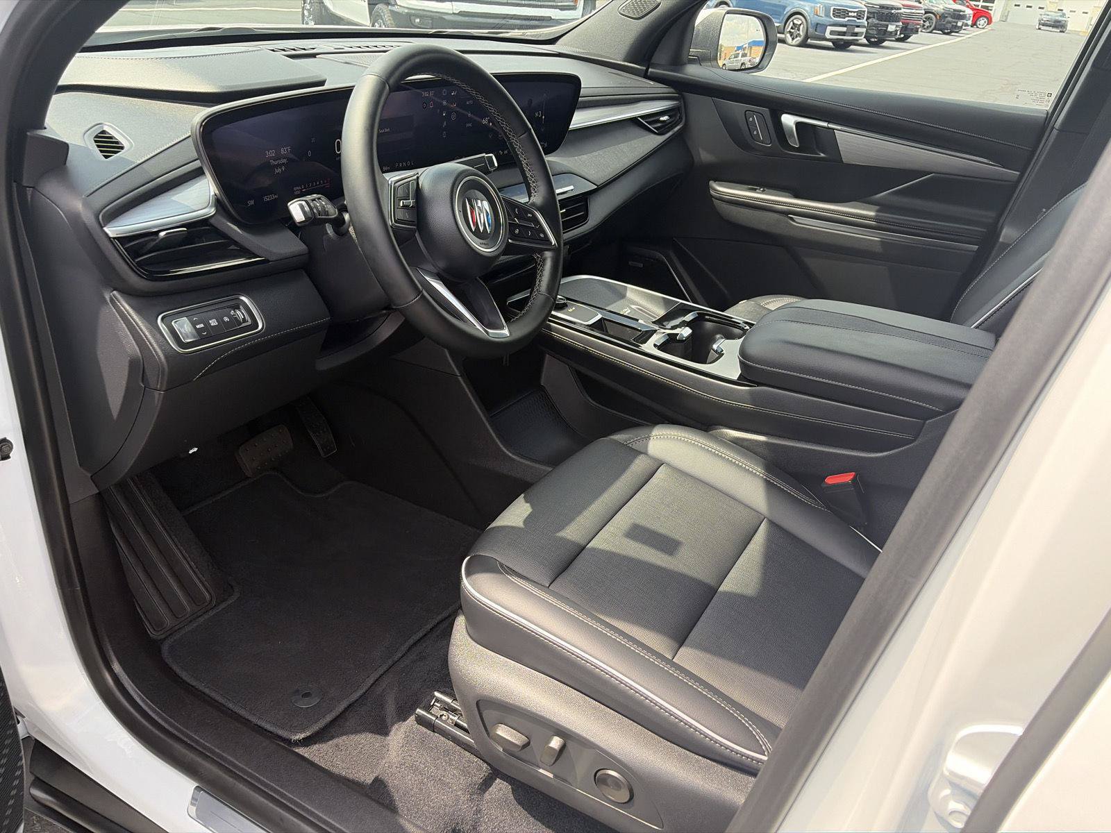 Certified 2025 Buick Enclave Preferred FWD image 19