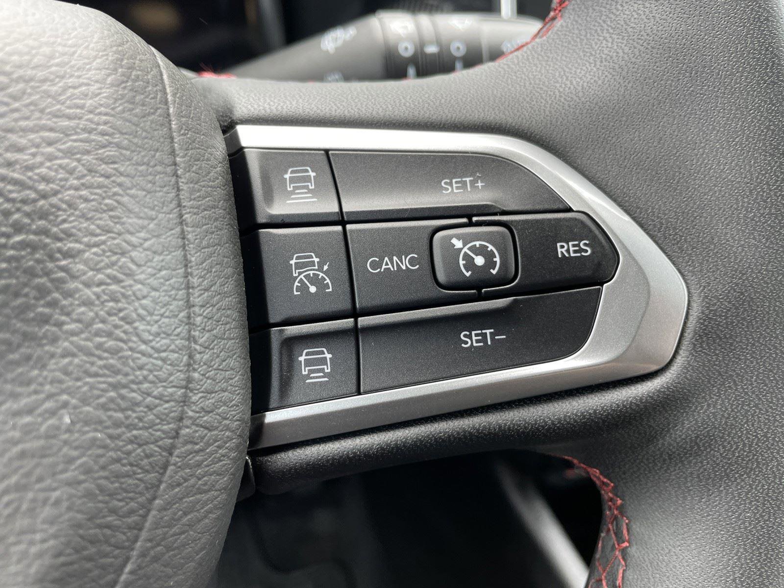 Used 2025 Jeep Compass Trailhawk w/ Trailhawk Elite Group image 15