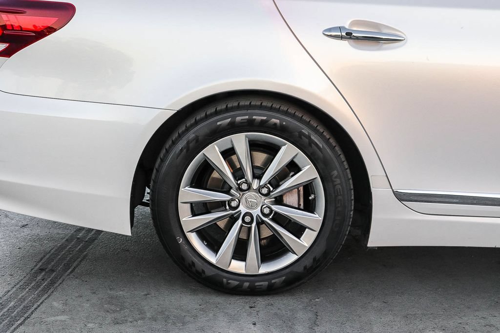 Used 2016 Lexus LS 460 w/ Comfort Package RWD image 12