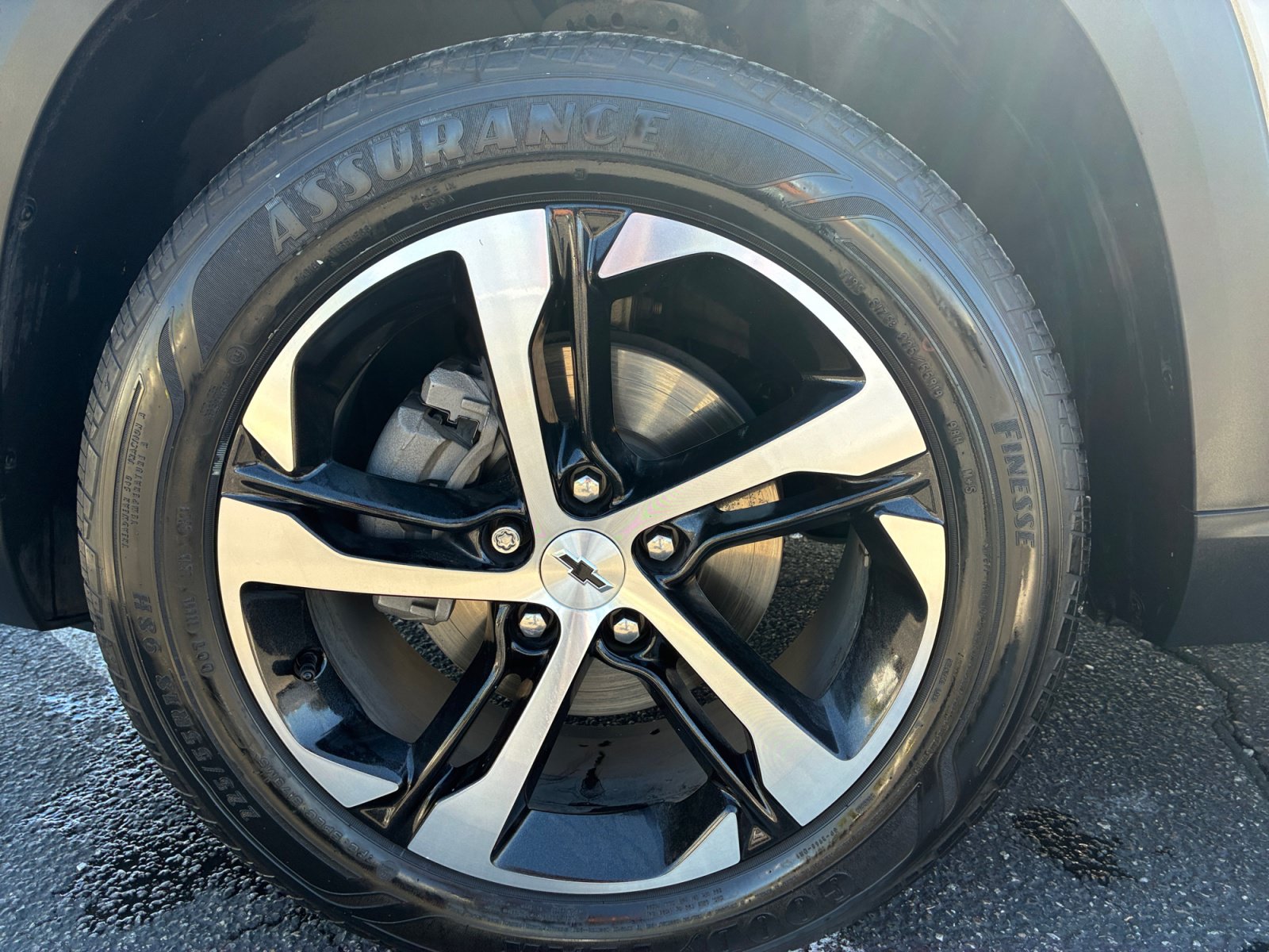 Used 2024 Chevrolet Trax RS FWD image 11