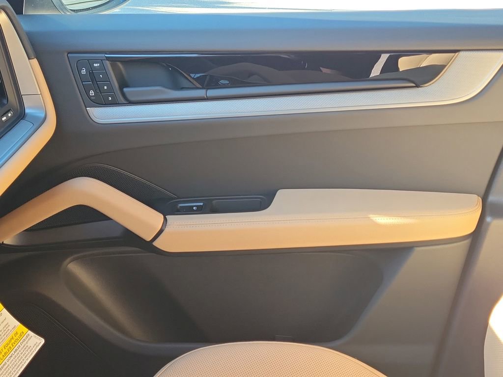 New 2026 Porsche Cayenne image 23
