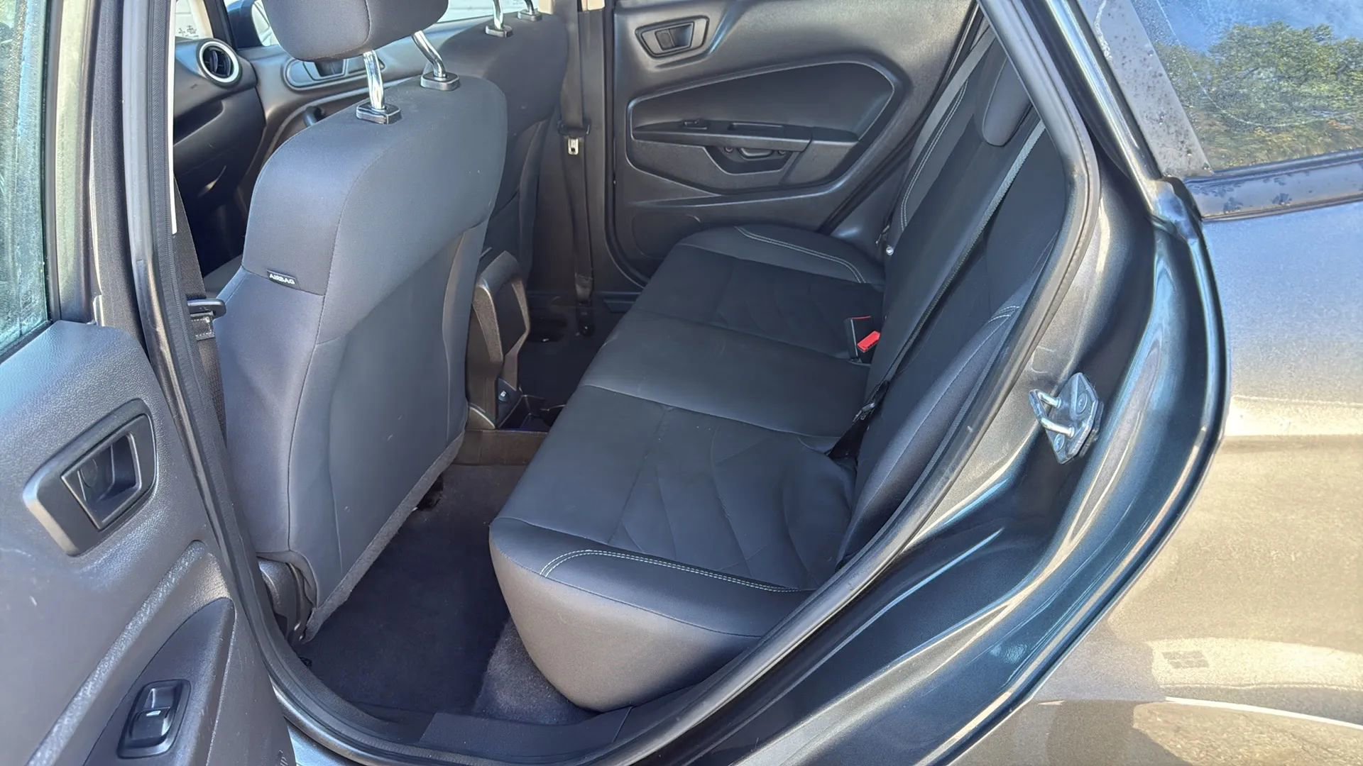 Used 2018 Ford Fiesta SE image 24