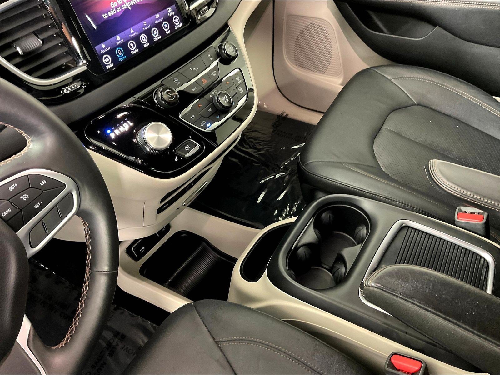 Used 2018 Chrysler Pacifica Touring-L Plus FWD image 18