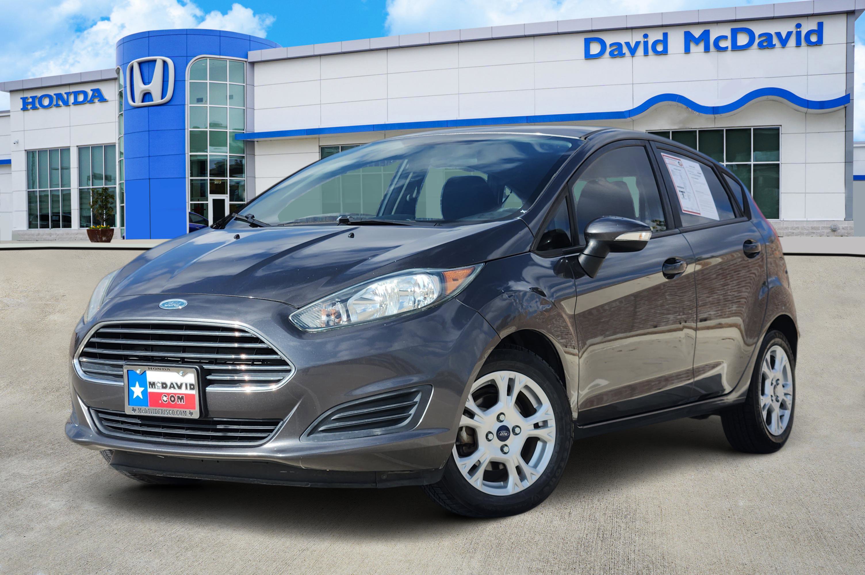 Used 2015 Ford Fiesta SE image 1