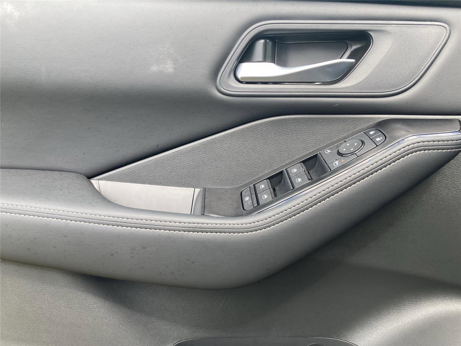 New 2026 Nissan Rogue SV image 25