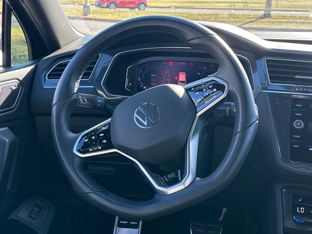 Used 2022 Volkswagen Tiguan SEL R-Line image 17