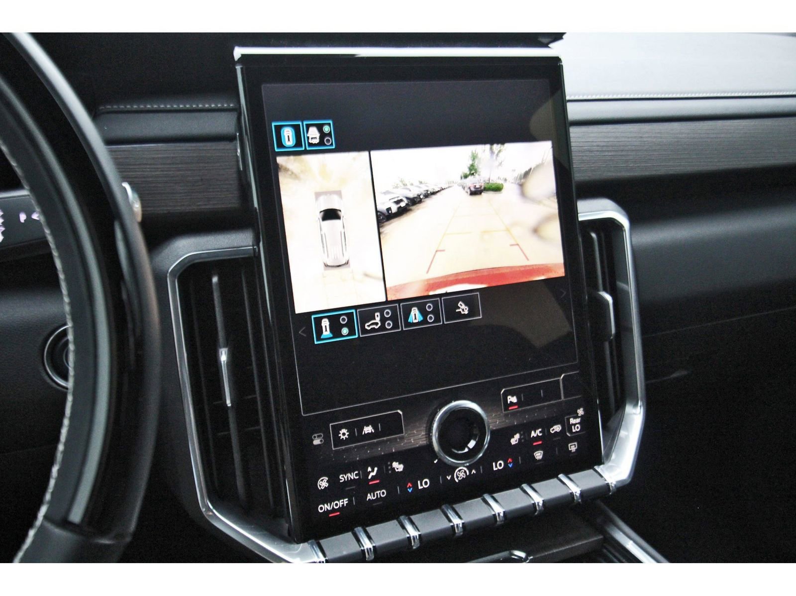 Used 2025 GMC Acadia Denali w/ Super Cruise Package FWD image 24