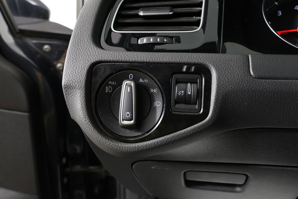 Used 2020 Volkswagen GTI S image 32