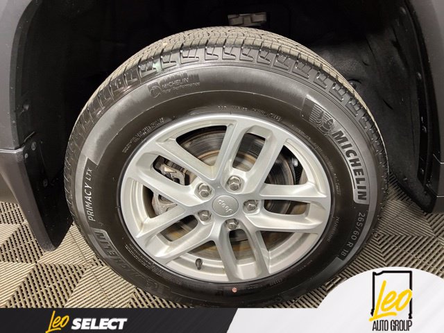 Used 2023 Jeep Grand Cherokee L Laredo w/ Luxury Tech Group I AWD/4WD image 24