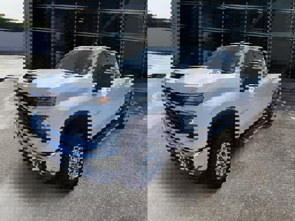 Used 2024 Chevrolet Silverado 2500 LT image 3