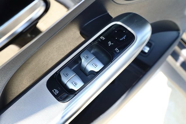 Used 2026 Mercedes-Benz GLC 300 image 30