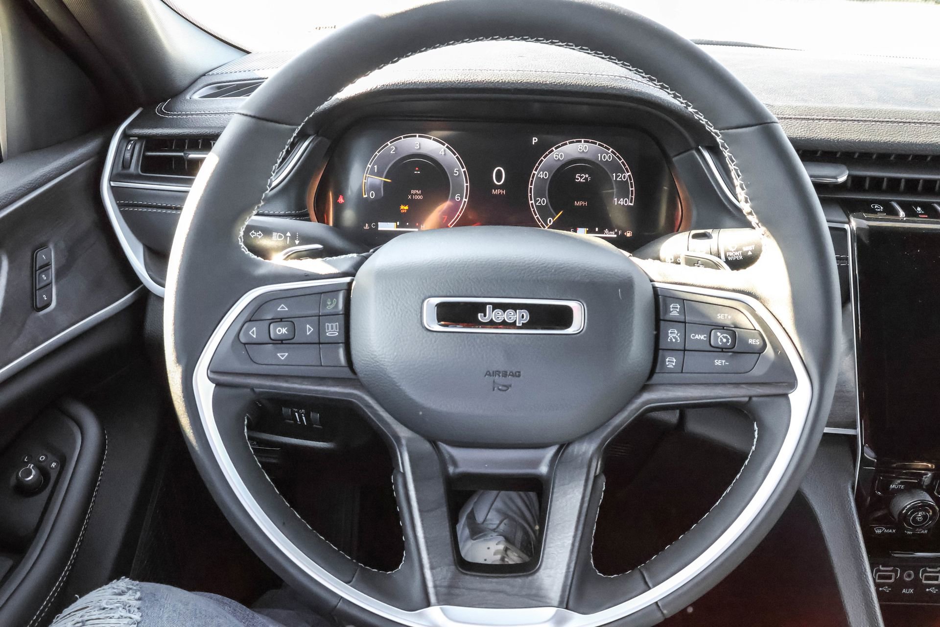 New 2025 Jeep Grand Cherokee Limited w/ Black Appearance Package image 26