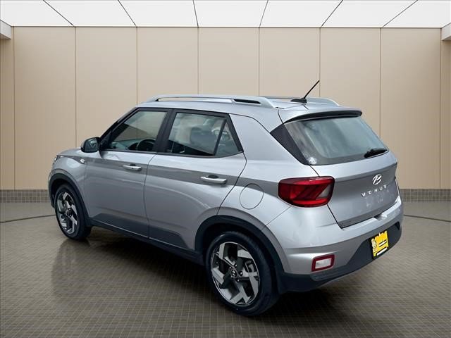 Certified 2024 Hyundai Venue SEL FWD image 4