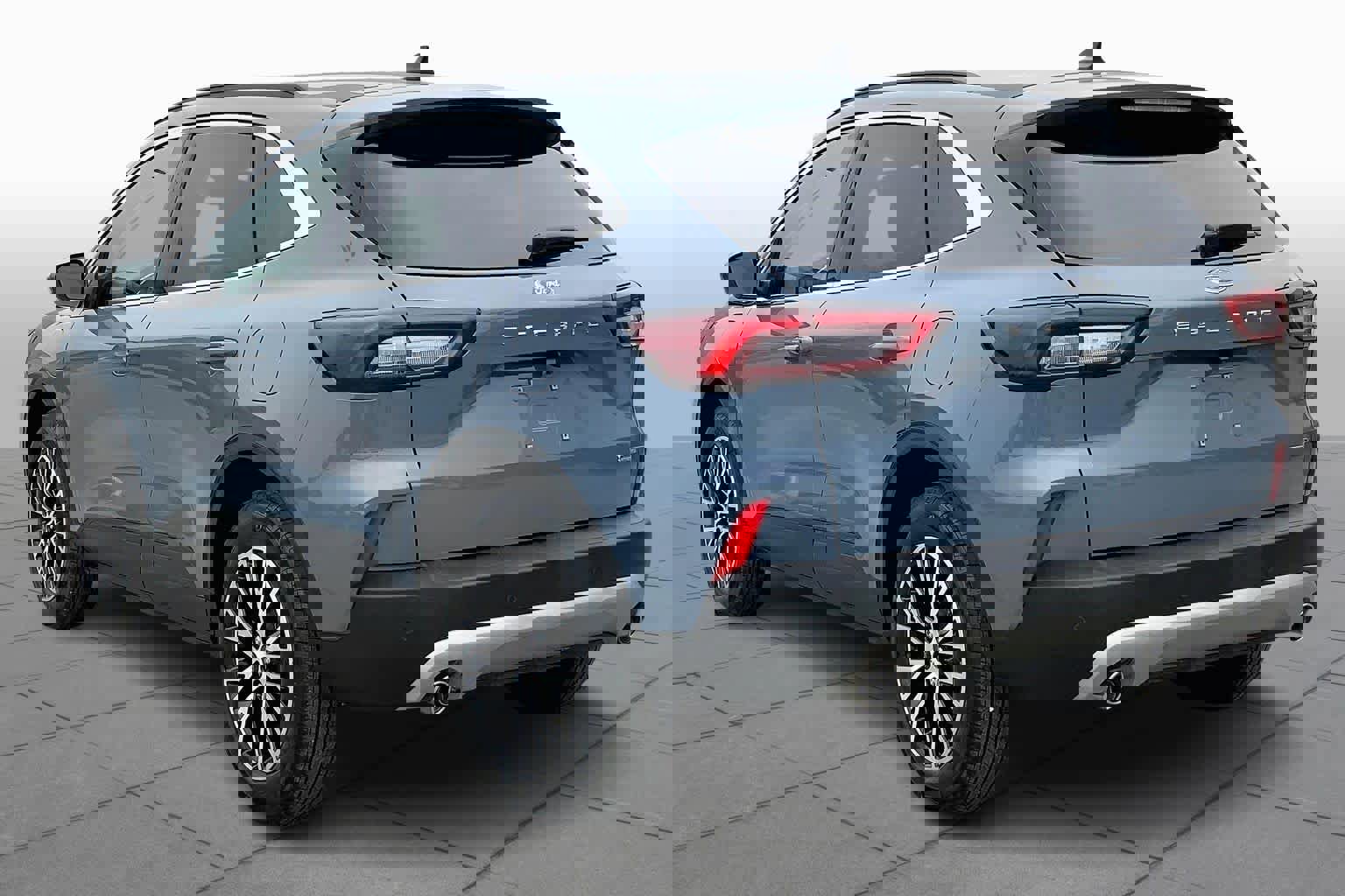 Certified 2025 Ford Escape SE w/ PHEV Premium Package image 12