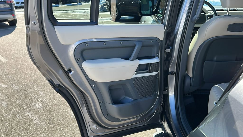 Used 2021 Land Rover Defender 110 SE image 20