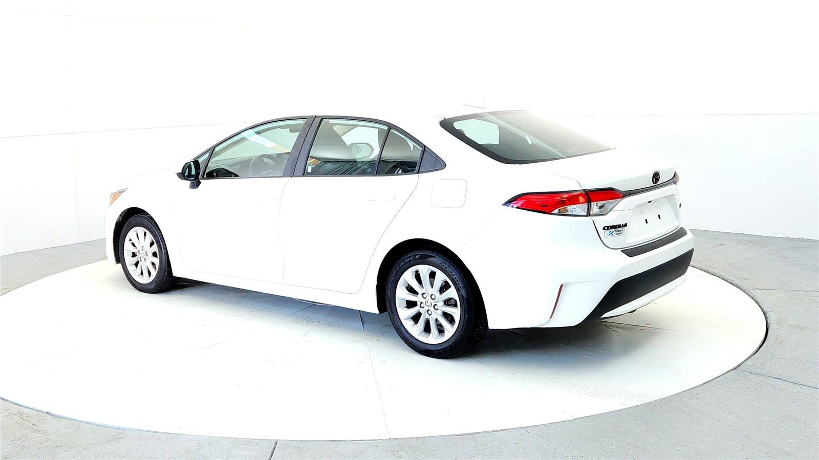 Certified 2022 Toyota Corolla LE w/ LE Convenience Package image 4