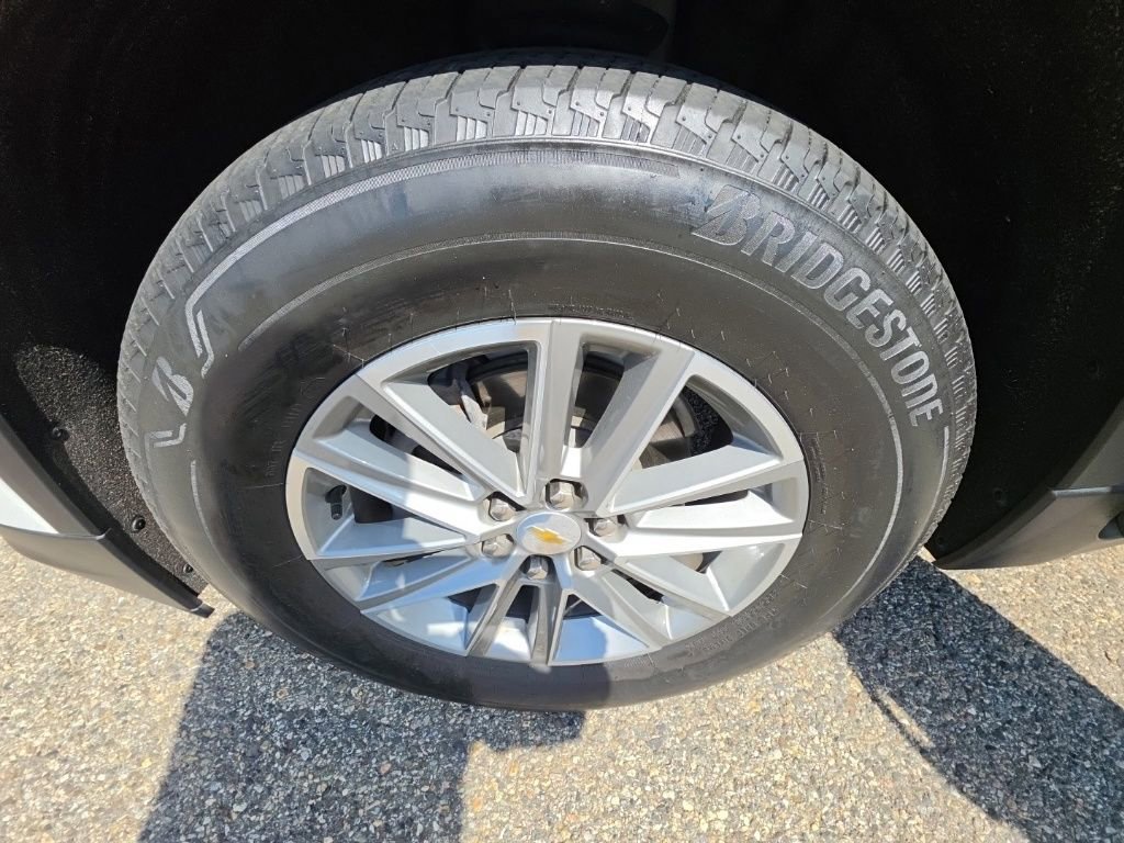 Used 2023 Chevrolet Traverse LT image 34