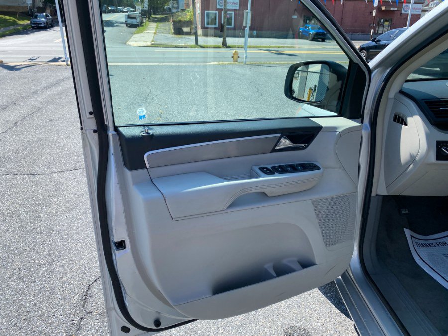 Used 2009 Volkswagen Routan SEL image 16