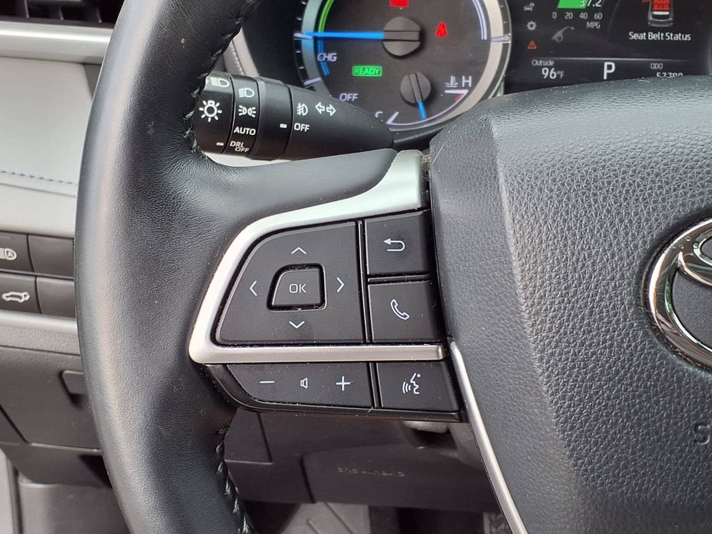 Used 2023 Toyota Highlander LE FWD image 32