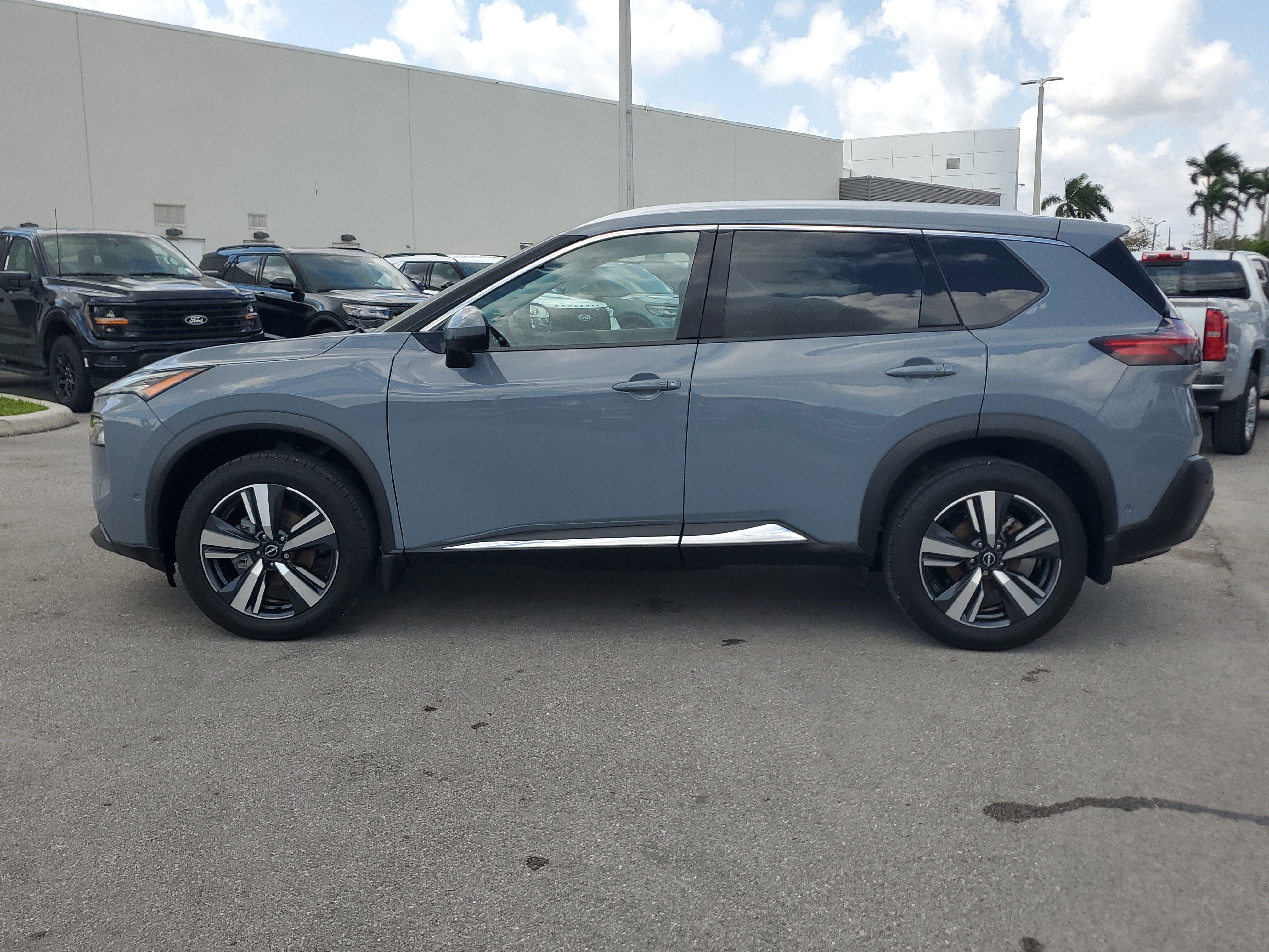 Used 2023 Nissan Rogue SL w/ SL Premium Package image 8