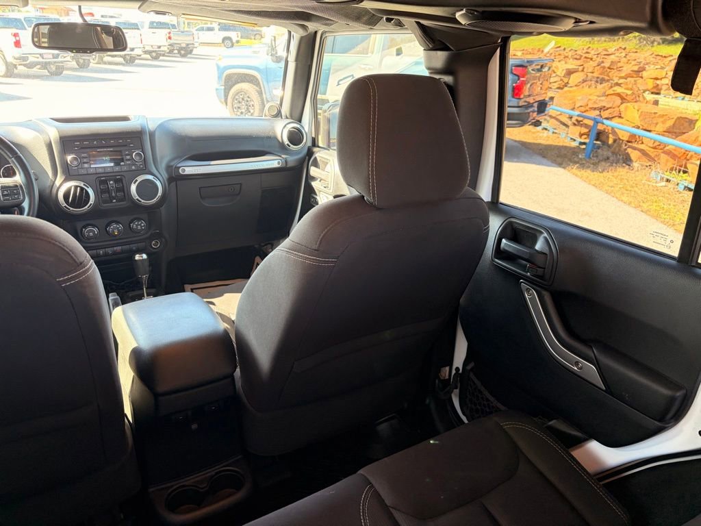 Used 2014 Jeep Wrangler Unlimited Sahara w/ Connectivity Group AWD/4WD image 23