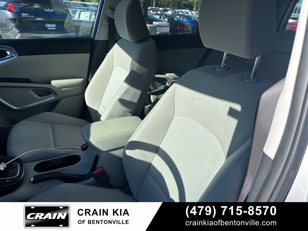 Certified 2021 Kia Soul LX FWD image 11