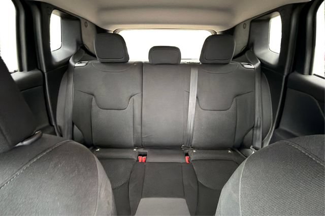 Used 2019 Jeep Renegade Altitude w/ Quick Order Package 2XM AWD/4WD image 13