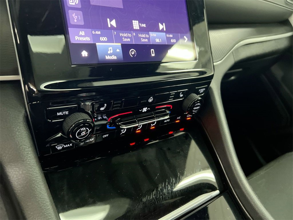 Used 2025 Jeep Grand Cherokee Laredo X w/ Luxury Tech Group I image 15