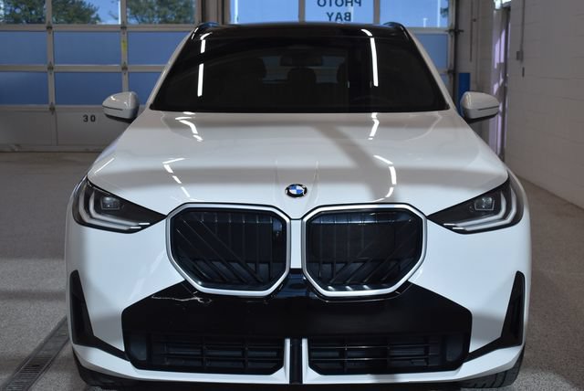 Used 2025 BMW X3 xDrive30i AWD/4WD image 3