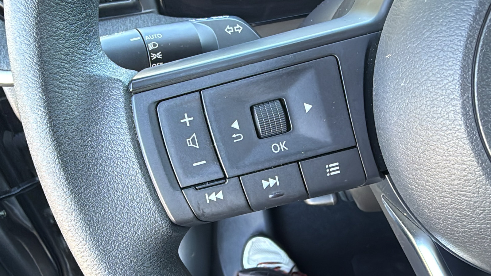 Certified 2025 Nissan Kicks SV AWD/4WD image 10