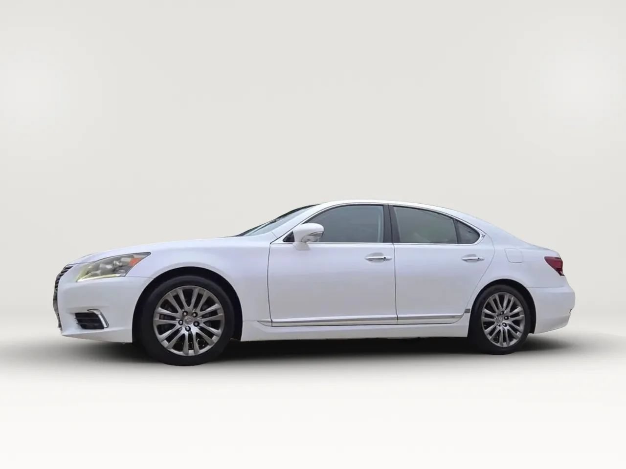 Used 2013 Lexus LS 460 w/ Comfort Pkg RWD image 6