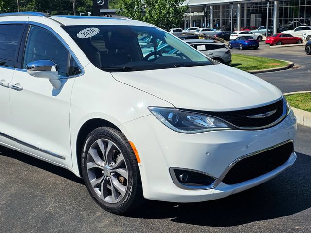 Used 2020 Chrysler Pacifica Limited w/ Tire & Wheel Group FWD image 2
