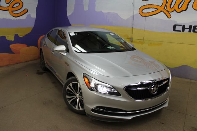 Used 2017 Buick LaCrosse Essence FWD image 2