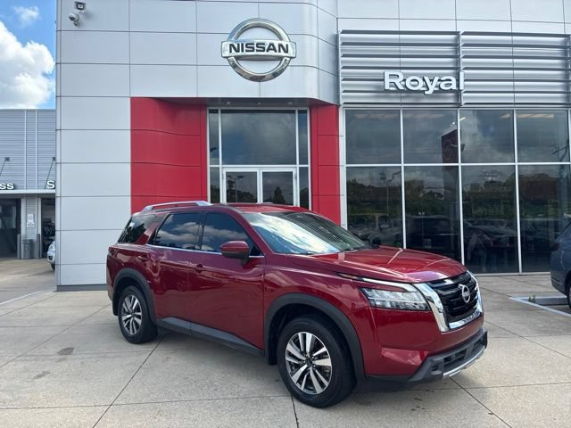 Used 2024 Nissan Pathfinder SL FWD image 1